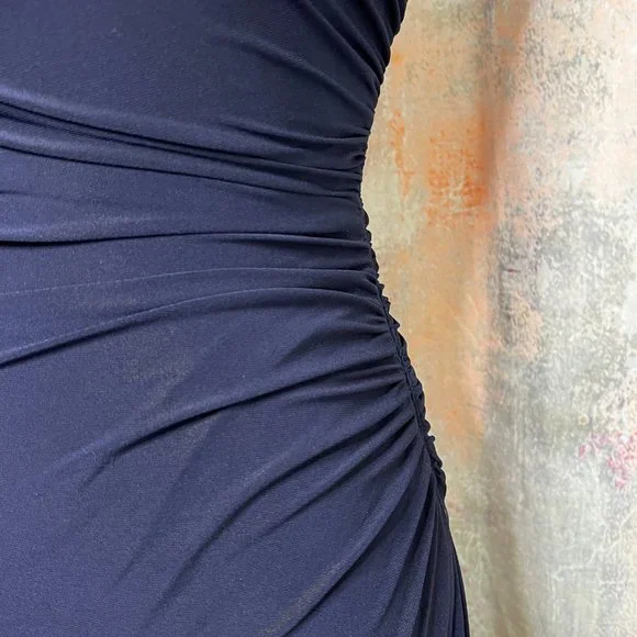 📌 Betsy & Adam Elegant Form-Fitting Single-Shoulder Silhouette Ball, Prom Gown - Picture 2 of 16